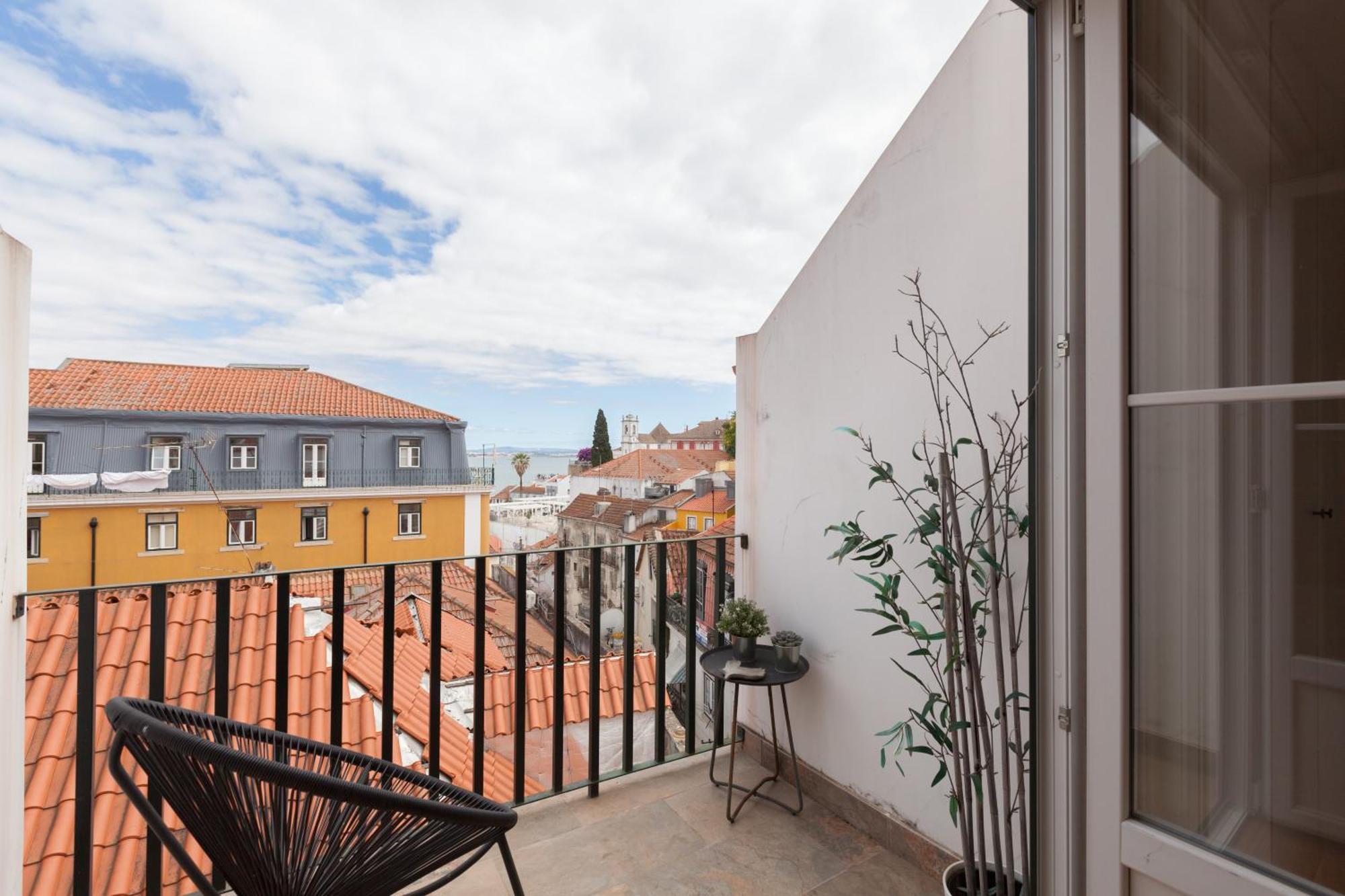 Apartamento Flh Portas Do Sol Duplex With Terrace Lisboa Exterior foto